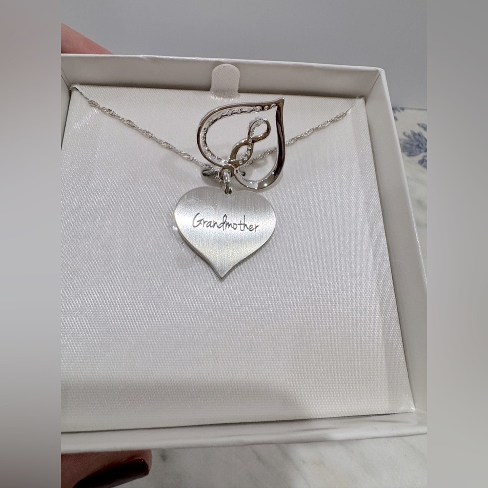 NIB Silver Heart grandmother Pendant Necklace - Picture 2 of 6